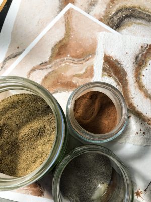 Experimentelles Malen mit Erdpigmenten