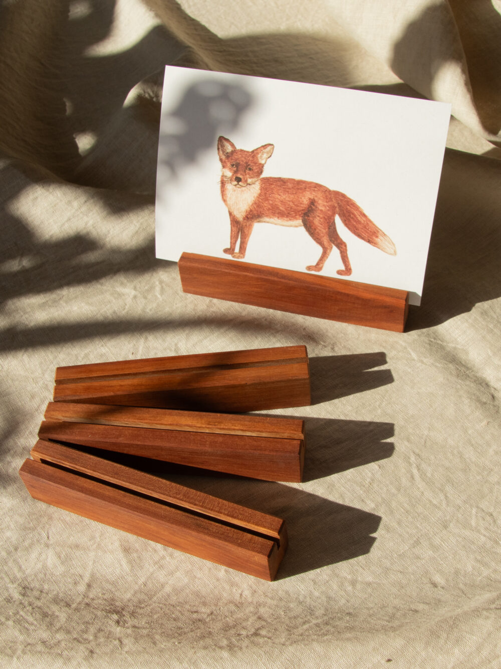 Postkartenhalter