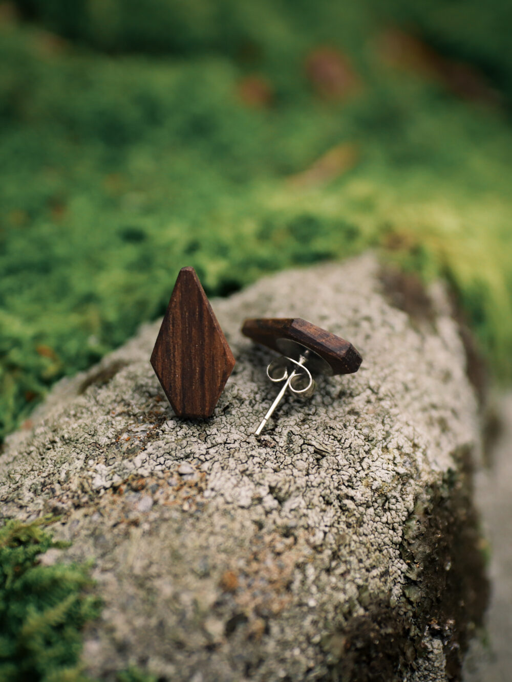 Ohrstecker aus Holz - Form "Diamant"