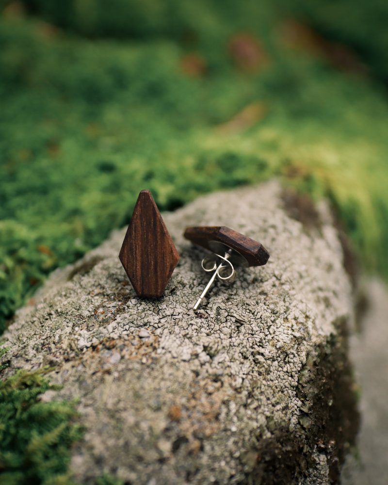 Ohrstecker aus Holz – Form „Diamant“
